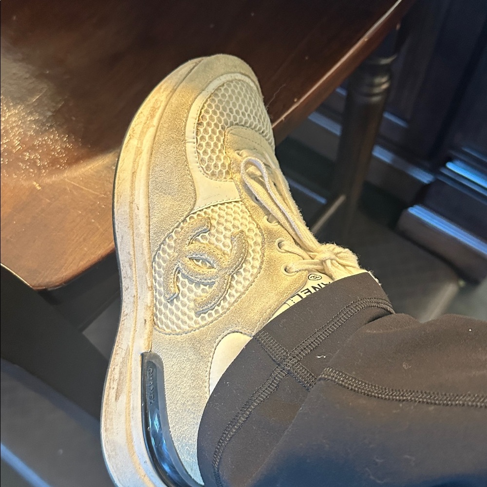 CHANEL white Sneakers with Logo-authentic